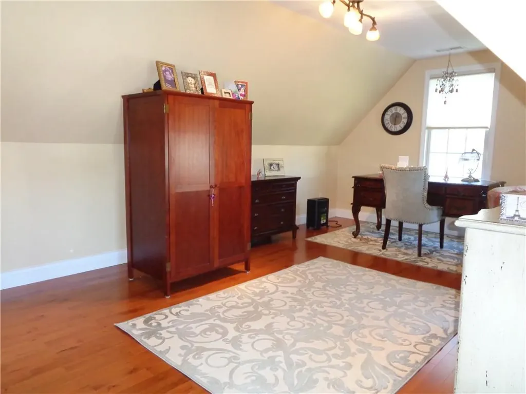 9 Gray Coach East Cranston RI 02921