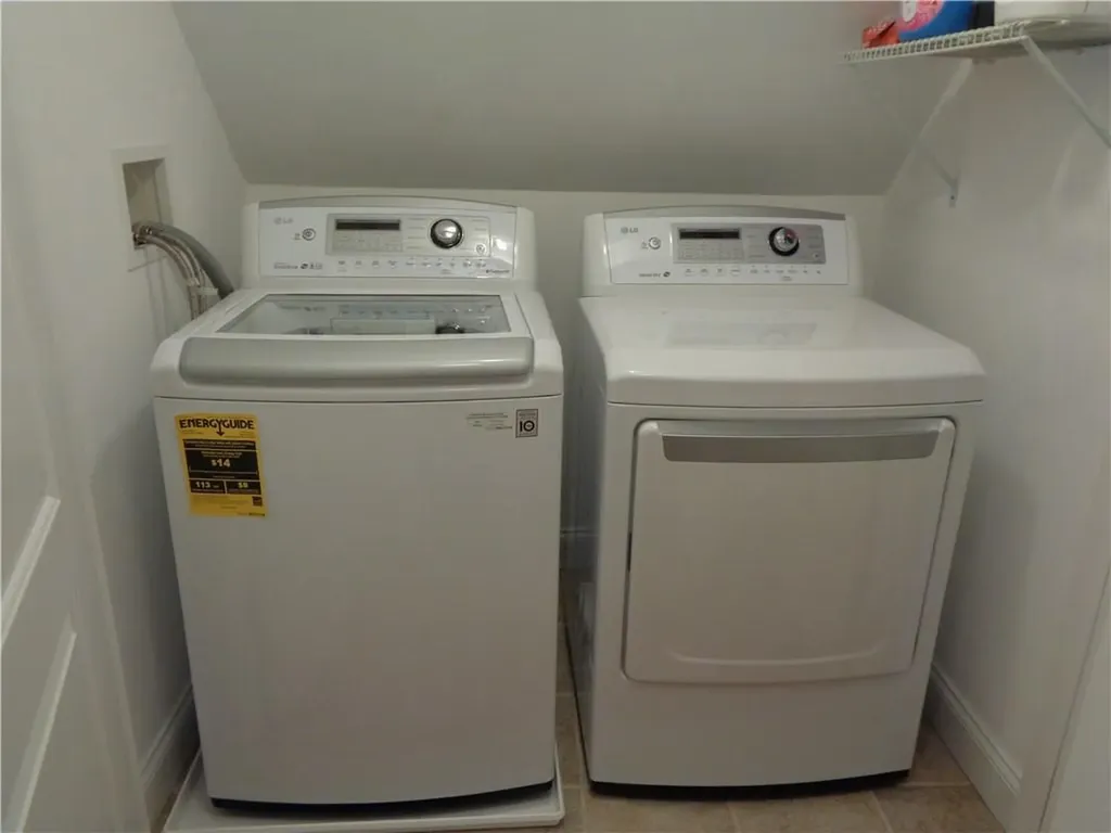 9 Gray Coach East Cranston RI 02921