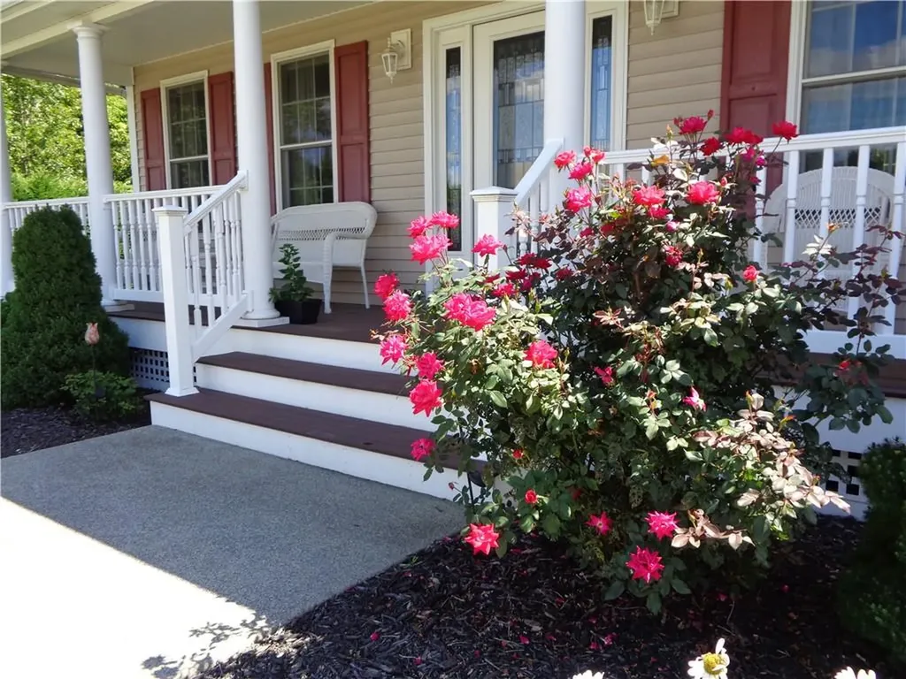 9 Gray Coach East Cranston RI 02921