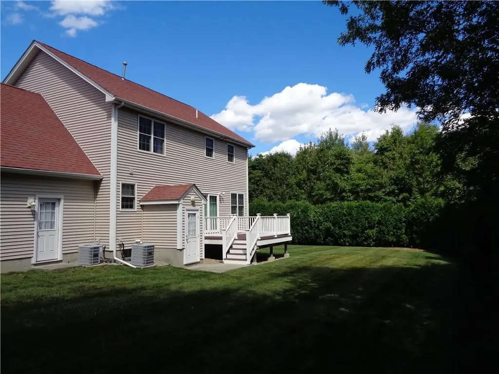 9 Gray Coach East Cranston RI 02921