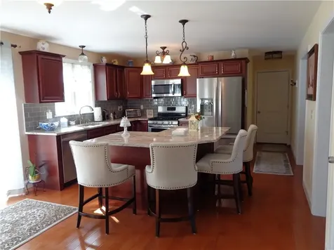 9 Gray Coach East Cranston RI 02921