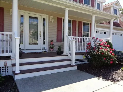 9 Gray Coach East Cranston RI 02921