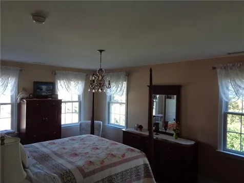 9 Gray Coach East Cranston RI 02921