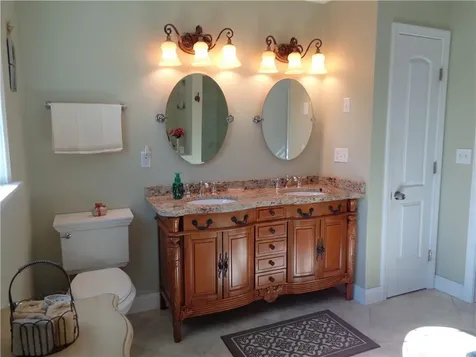 9 Gray Coach East Cranston RI 02921