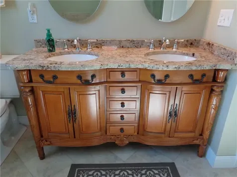 9 Gray Coach East Cranston RI 02921