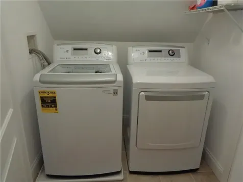 9 Gray Coach East Cranston RI 02921