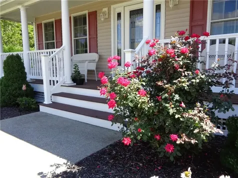 9 Gray Coach East Cranston RI 02921