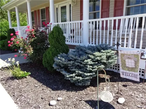 9 Gray Coach East Cranston RI 02921