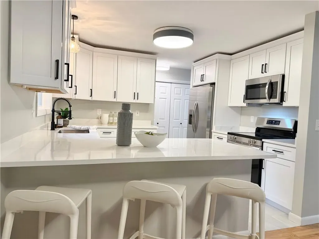 7 Simmons Road Barrington RI 02806