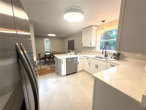 7 Simmons Road Barrington RI 02806