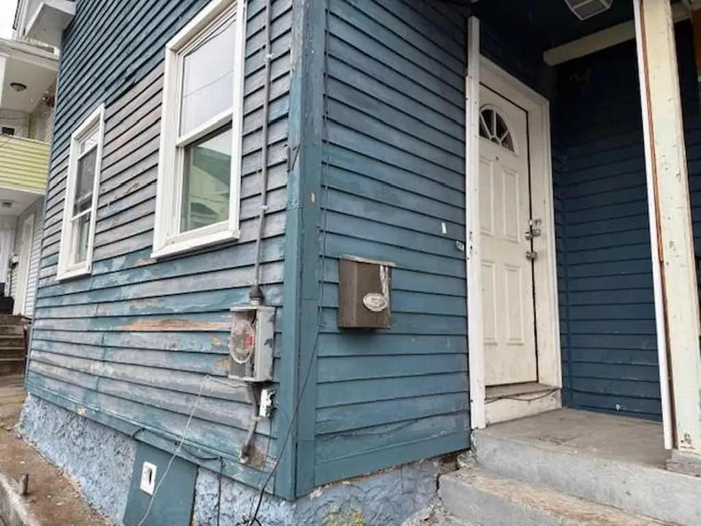 17 Wilson Avenue Woonsocket RI 02895