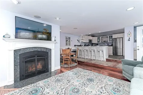 132 Highland Avenue Portsmouth RI 02871