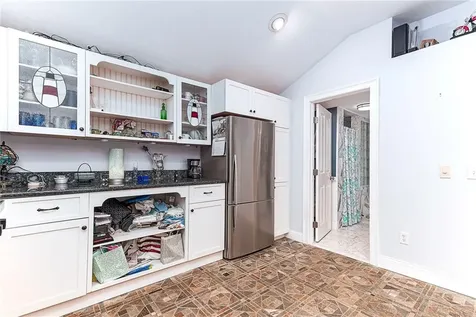 132 Highland Avenue Portsmouth RI 02871