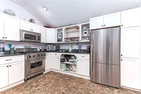 132 Highland Avenue Portsmouth RI 02871