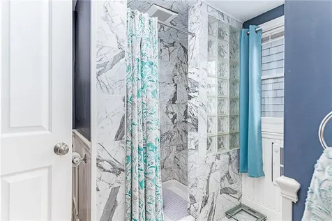 132 Highland Avenue Portsmouth RI 02871