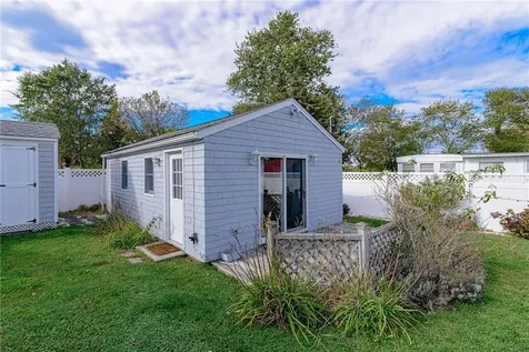 132 Highland Avenue Portsmouth RI 02871