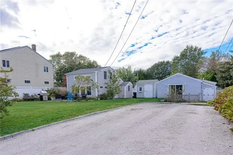 132 Highland Avenue Portsmouth RI 02871