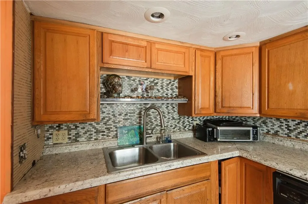 46 Verndale Street Warwick RI 02889