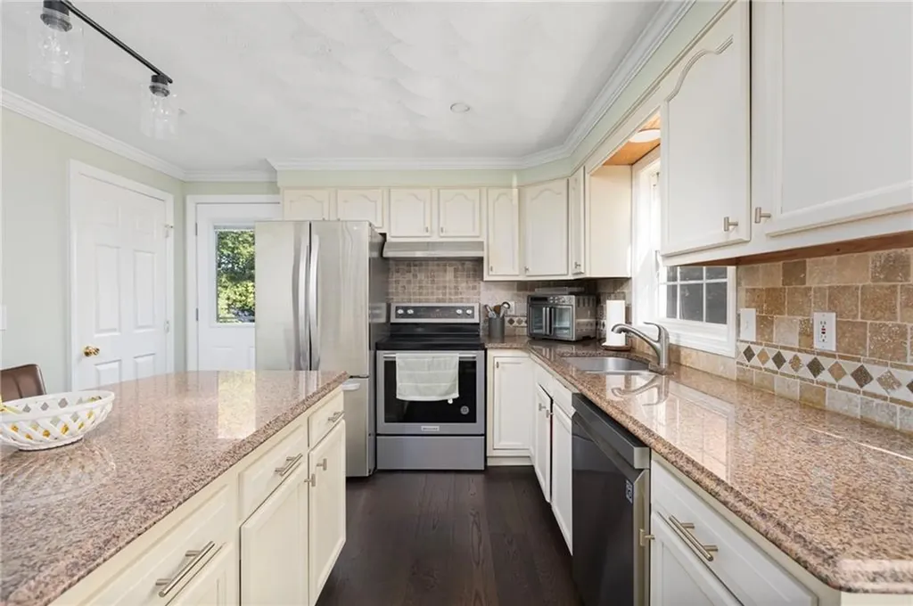 8 Jackson Street Warwick RI 02888