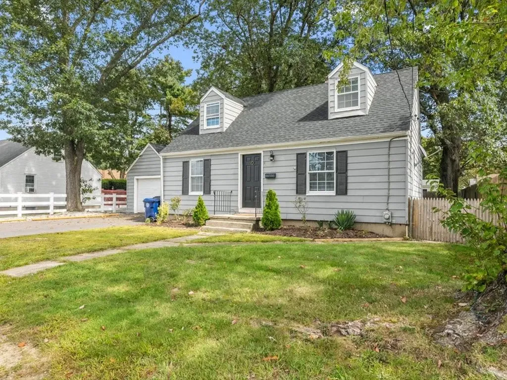 40 Buttonwoods Avenue Warwick RI 02886