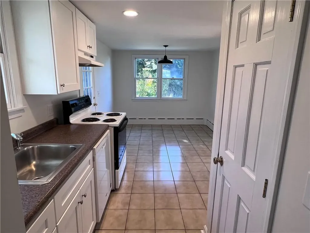 4 Maher Court Newport RI 02840