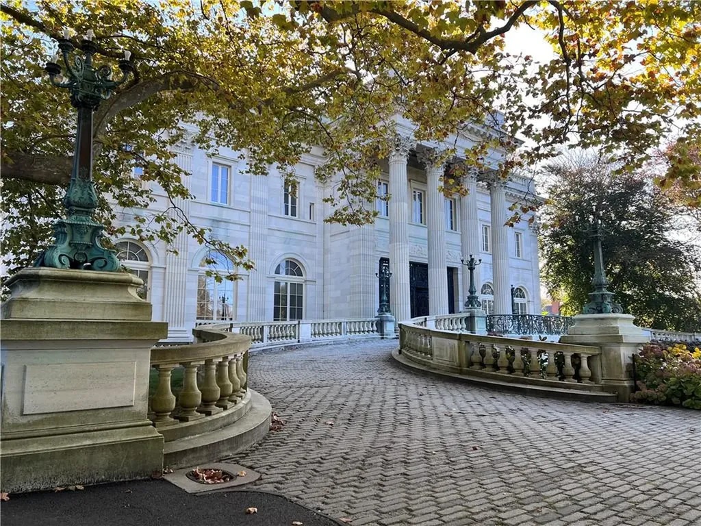 4 Maher Court Newport RI 02840