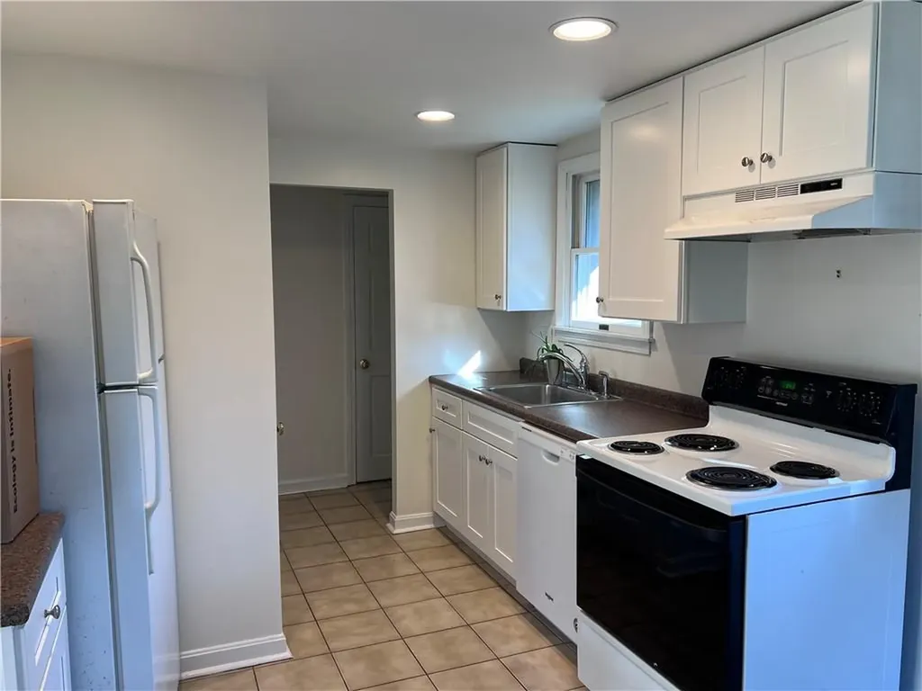 4 Maher Court Newport RI 02840