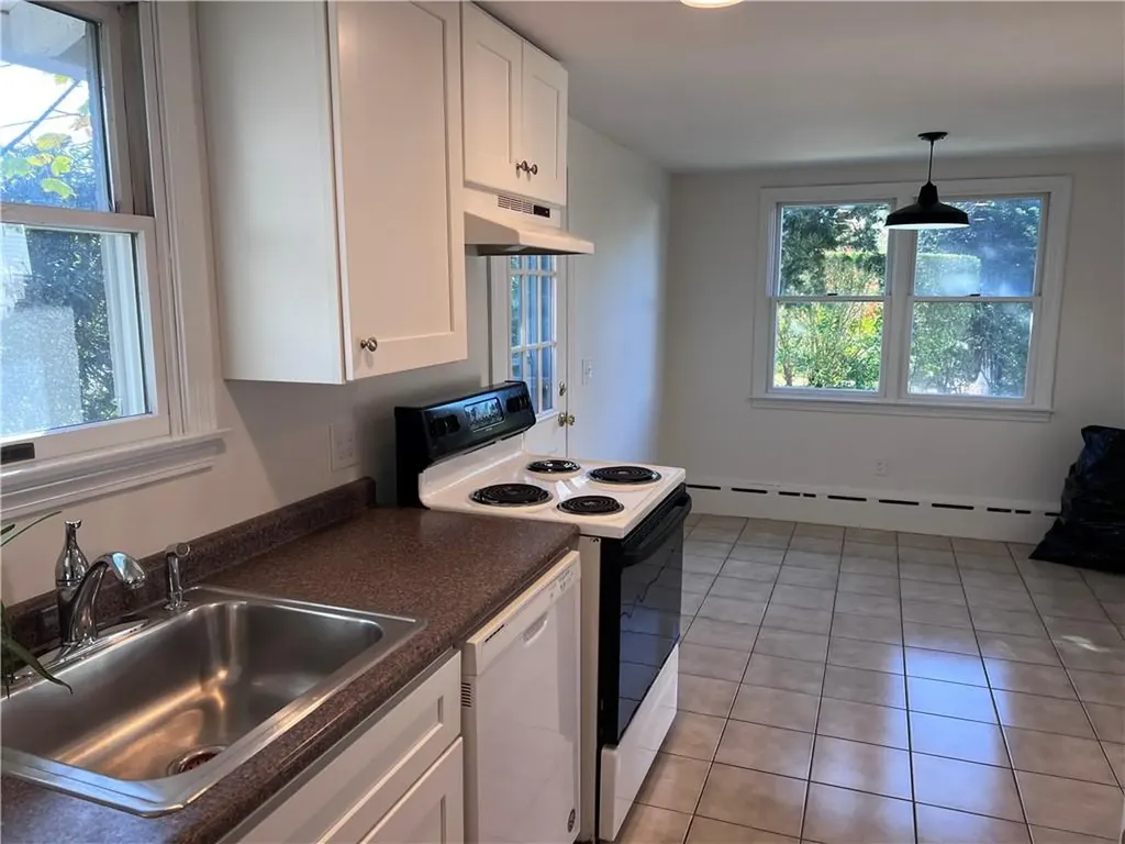 4 Maher Court Newport RI 02840