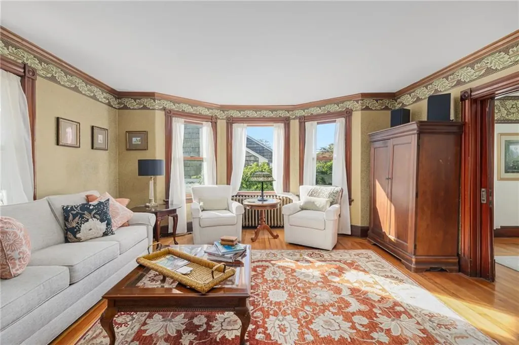 99 Roseneath Avenue Newport RI 02840
