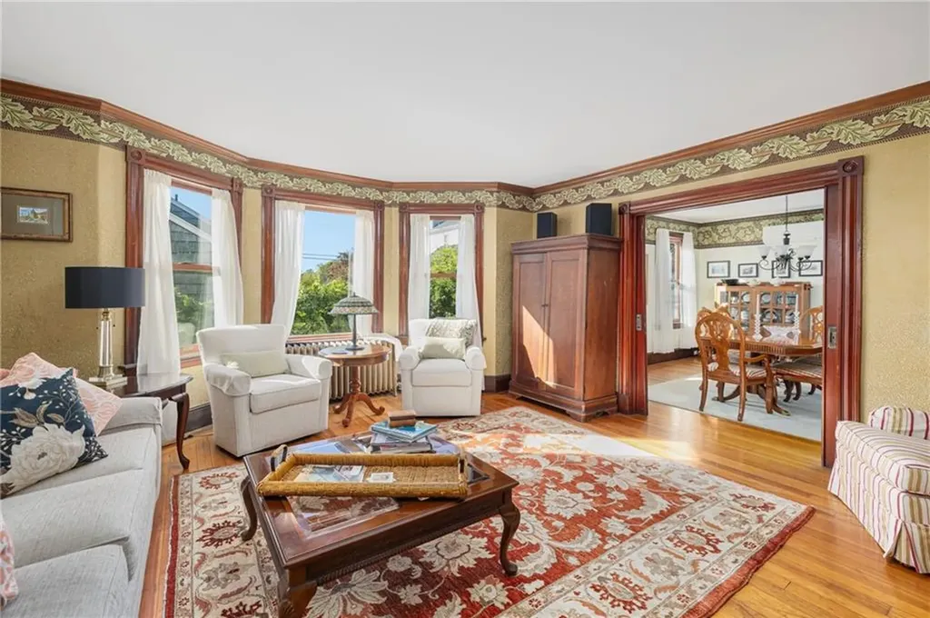 99 Roseneath Avenue Newport RI 02840
