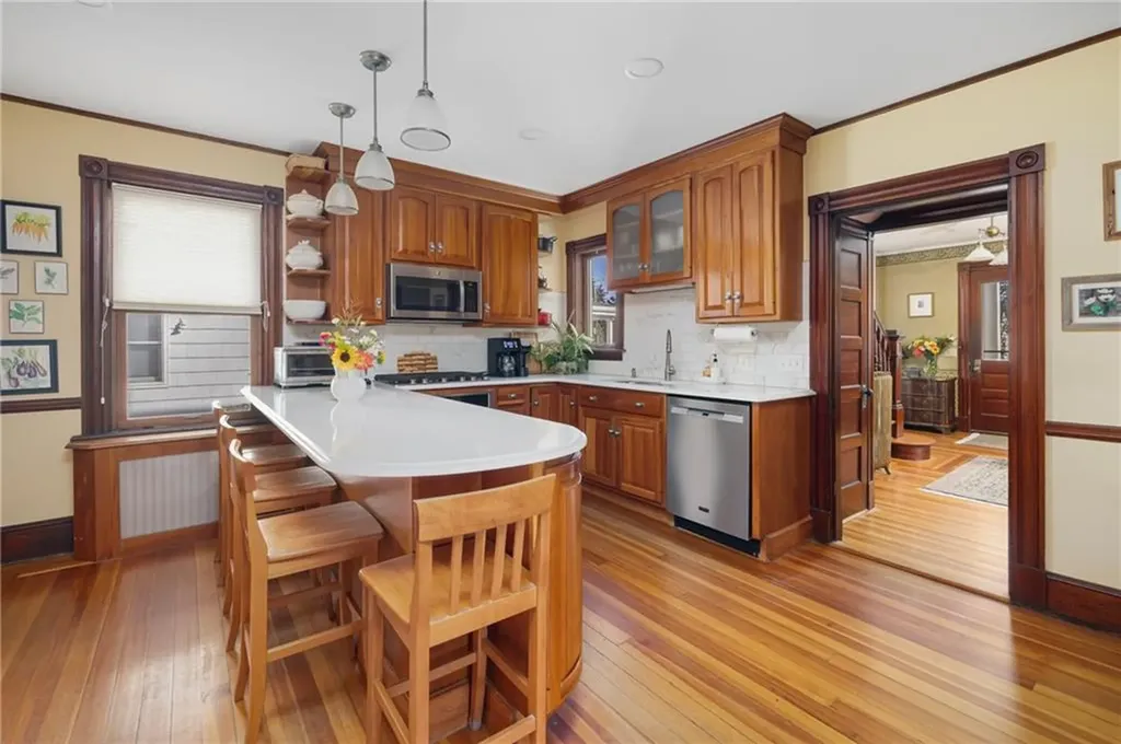 99 Roseneath Avenue Newport RI 02840