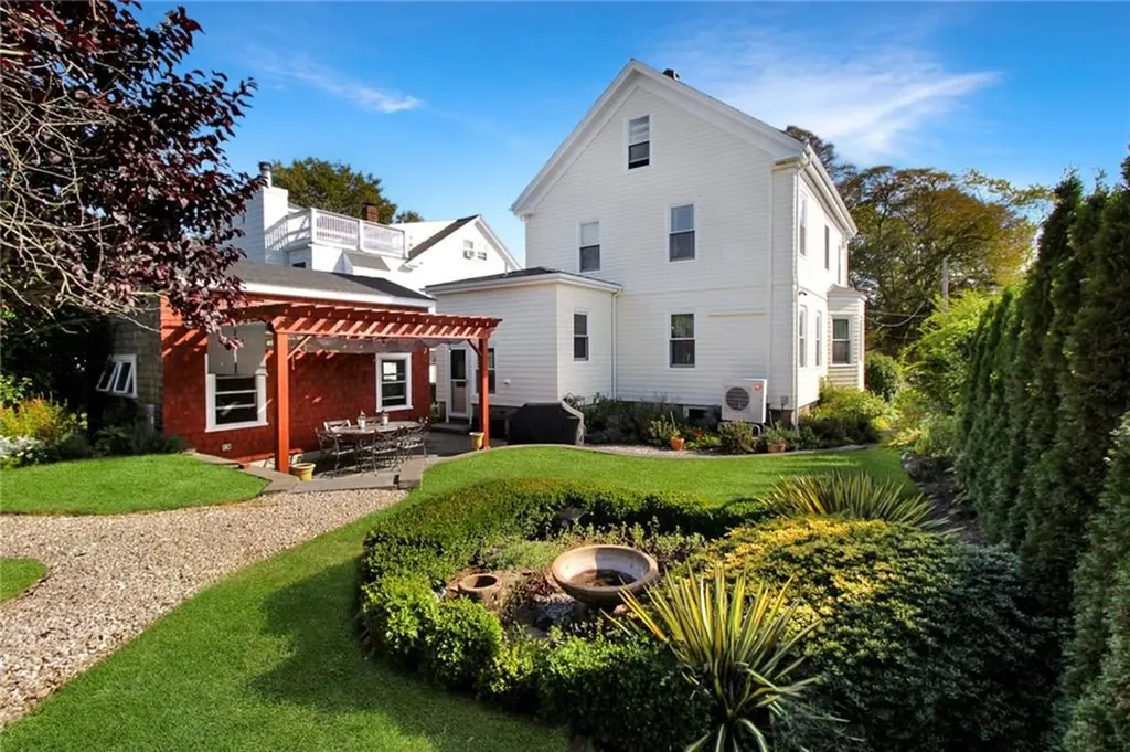 99 Roseneath Avenue Newport RI 02840