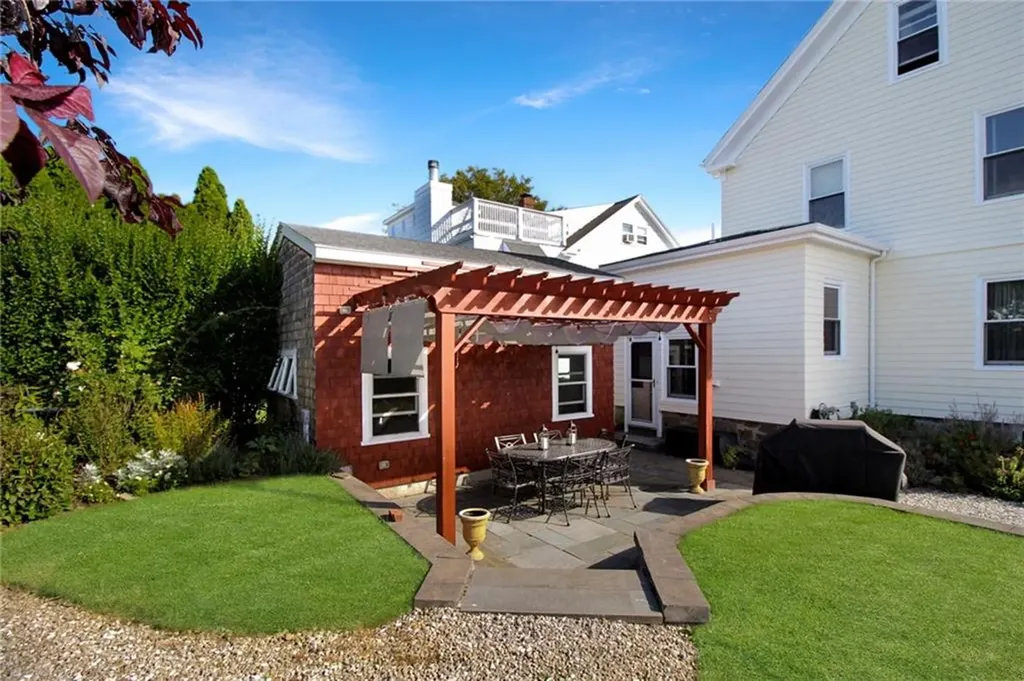 99 Roseneath Avenue Newport RI 02840