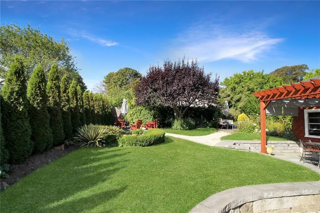 99 Roseneath Avenue Newport RI 02840