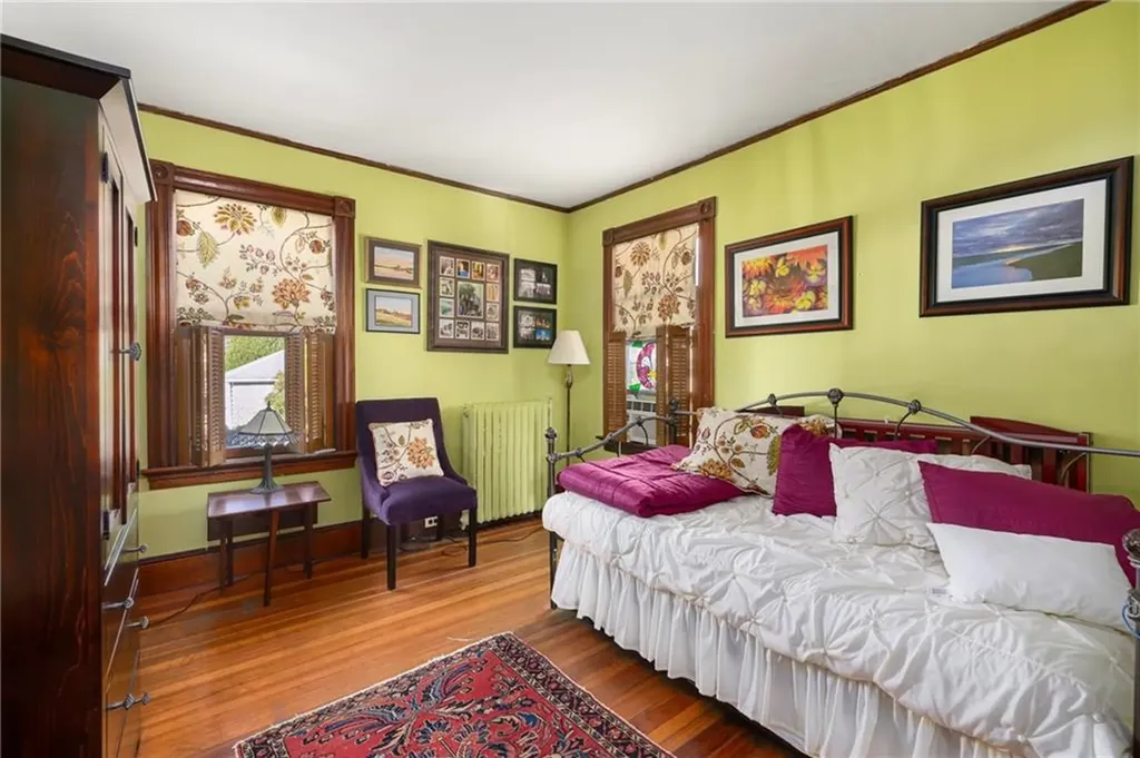 99 Roseneath Avenue Newport RI 02840