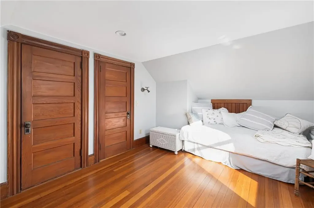 99 Roseneath Avenue Newport RI 02840