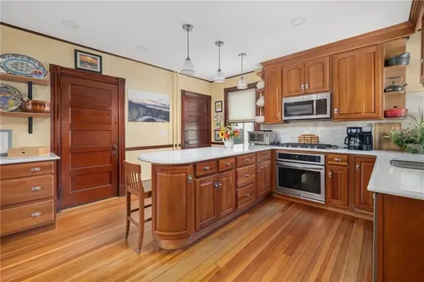 99 Roseneath Avenue Newport RI 02840