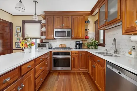 99 Roseneath Avenue Newport RI 02840