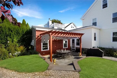 99 Roseneath Avenue Newport RI 02840