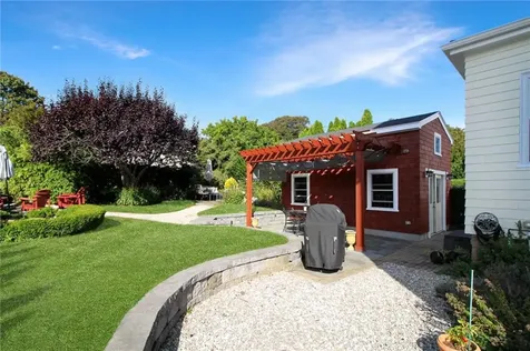 99 Roseneath Avenue Newport RI 02840