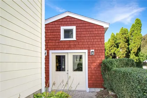 99 Roseneath Avenue Newport RI 02840