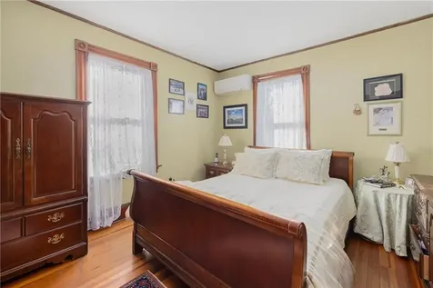 99 Roseneath Avenue Newport RI 02840