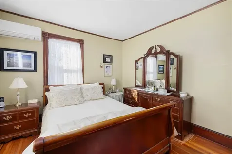 99 Roseneath Avenue Newport RI 02840