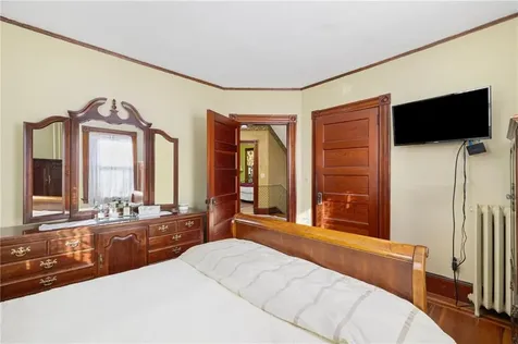 99 Roseneath Avenue Newport RI 02840