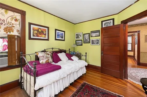 99 Roseneath Avenue Newport RI 02840