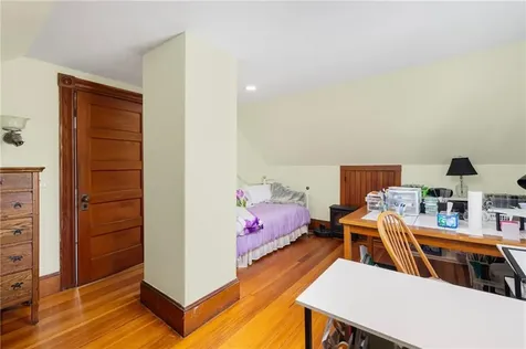 99 Roseneath Avenue Newport RI 02840