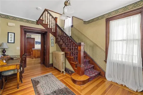 99 Roseneath Avenue Newport RI 02840