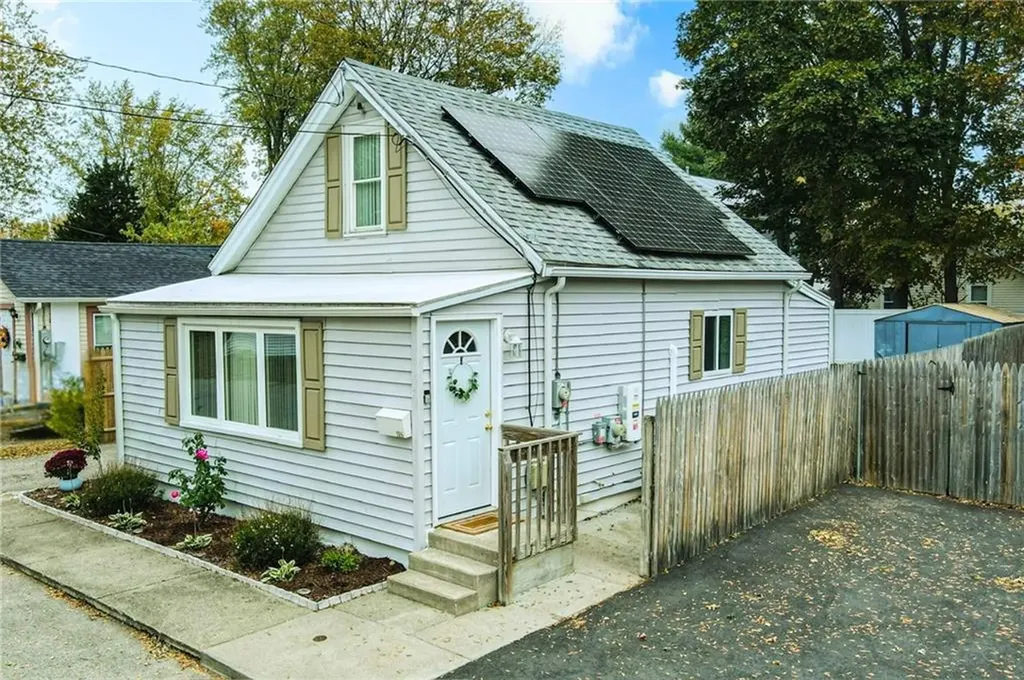 126 Uncas Street Warwick RI 02889