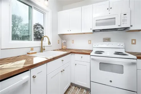 126 Uncas Street Warwick RI 02889