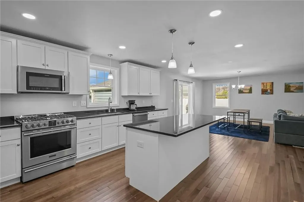 67 Oak Tree Avenue Warwick RI 02886